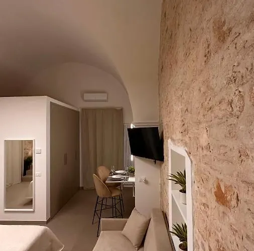 Πανσιόν Pietra Antica Luxury 4*